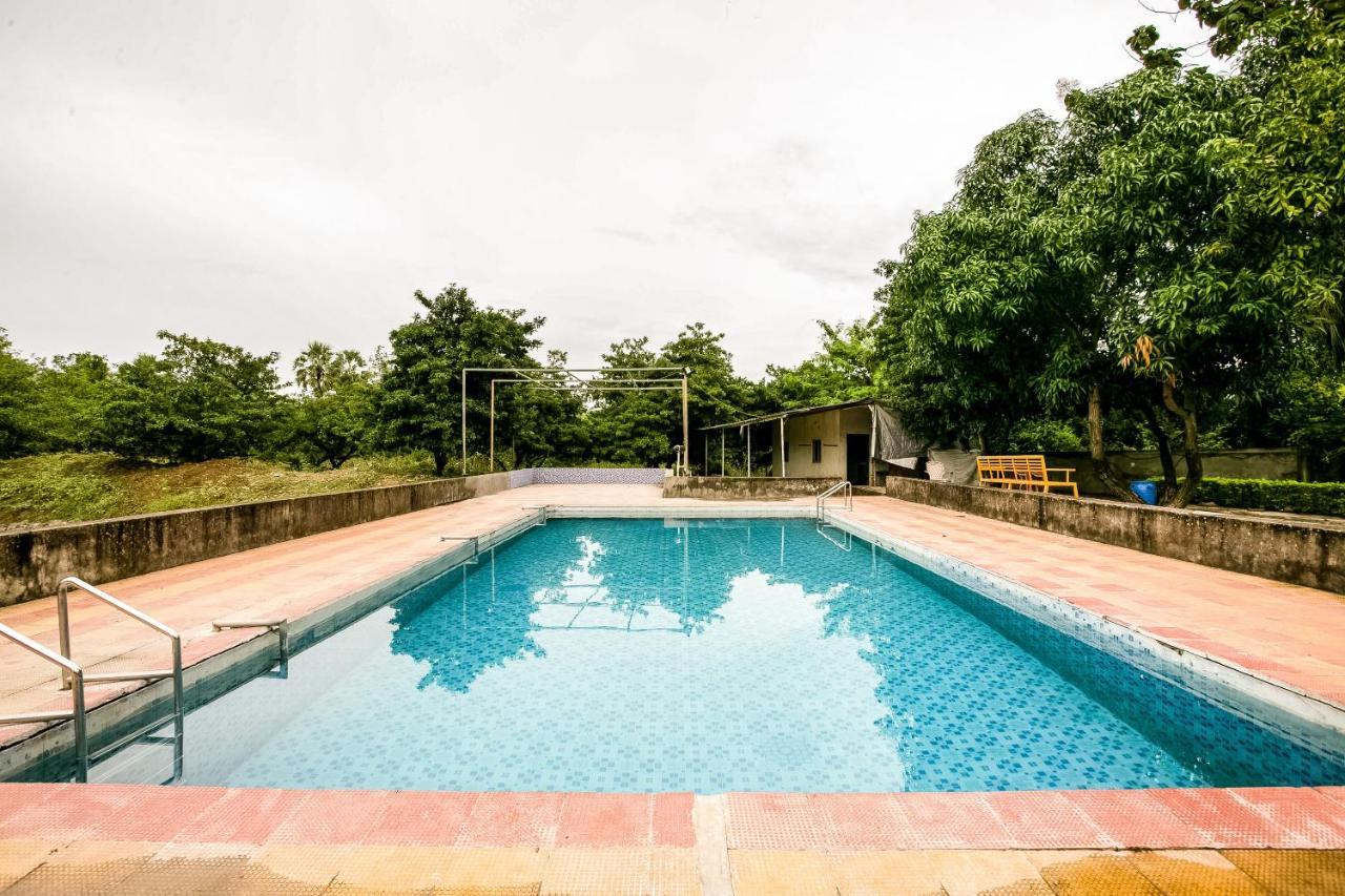 Oyo 63030 Mhatre Farm & Resort Chinchani Extérieur photo