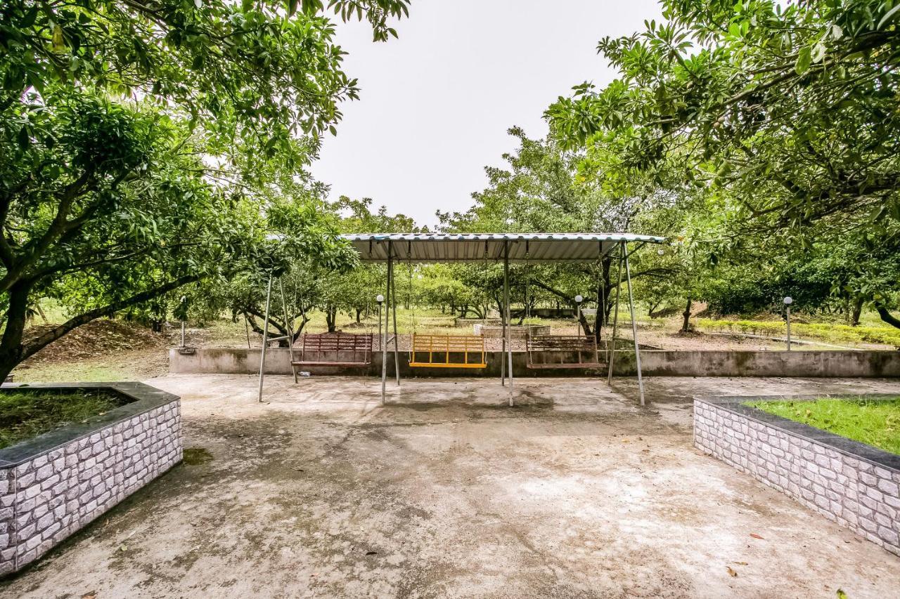Oyo 63030 Mhatre Farm & Resort Chinchani Extérieur photo